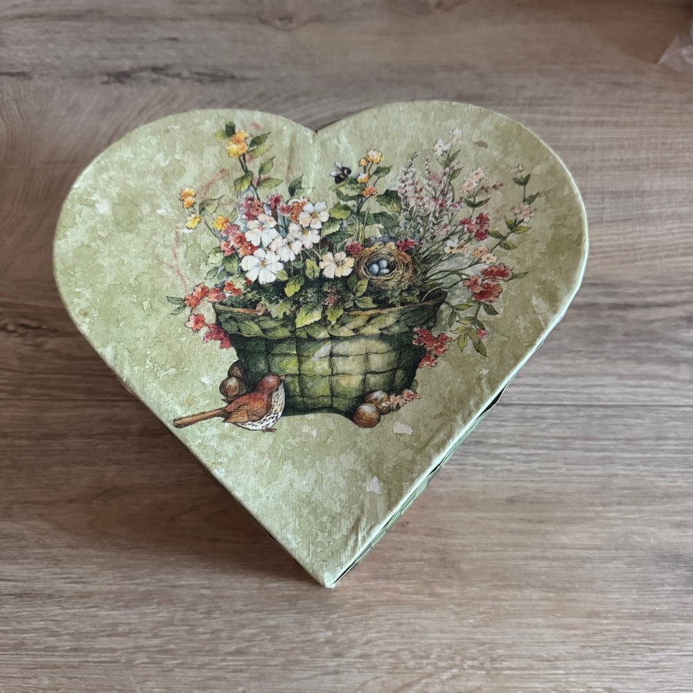 Bob’s Boxes Floral Heart-Shaped Decorative Box Storage Trinkets Memory Box‎